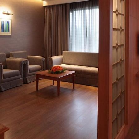 Hotel Monsoon Empress Kochi Esterno foto